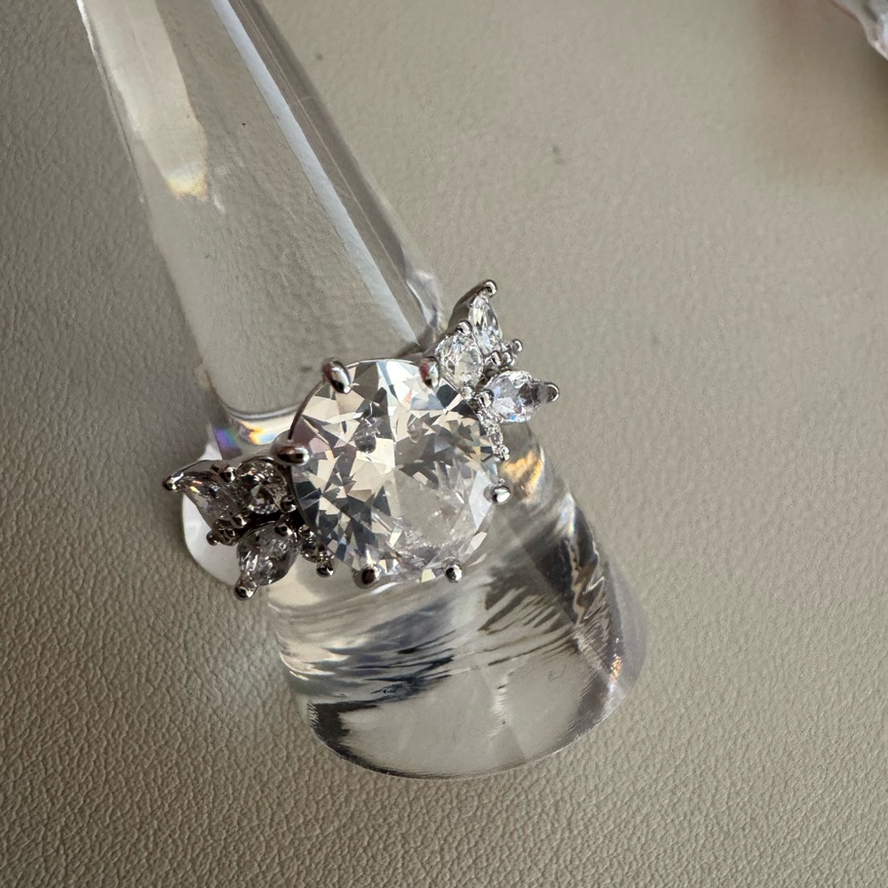 β¨ Carousel Heart Ring β¨ bomb party - Picture 4 of 7